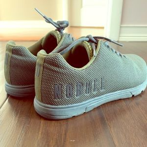 Women’s no bull shoes size 10